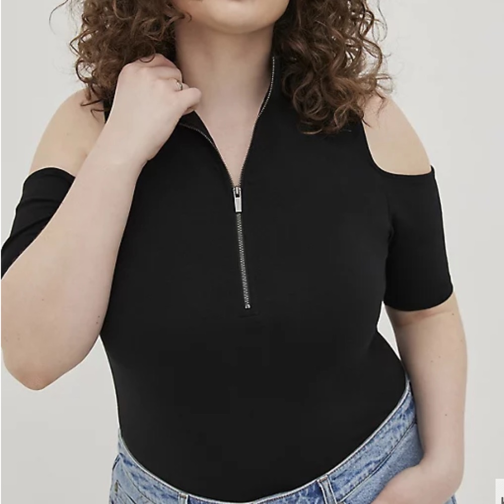 🖤NWT Torrid Lovesick Black Foxy Cold Shoulder Top 5X🖤
